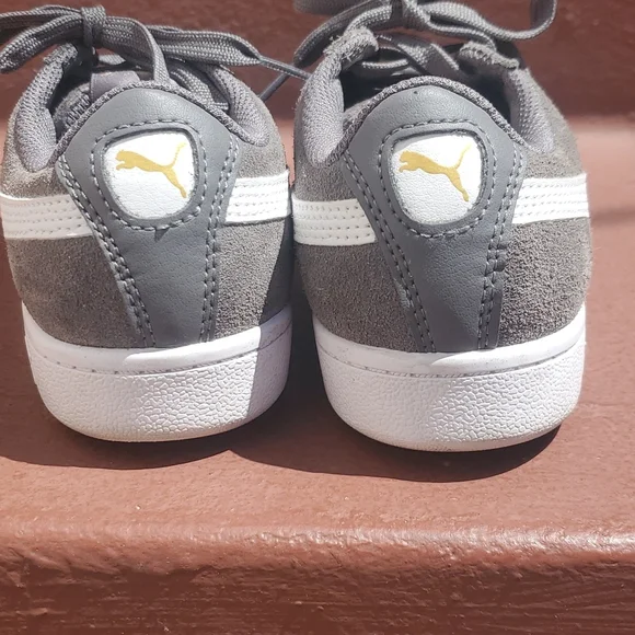 Puma Vikky EUC Size 6.5M Gray - Picture 2 of 9